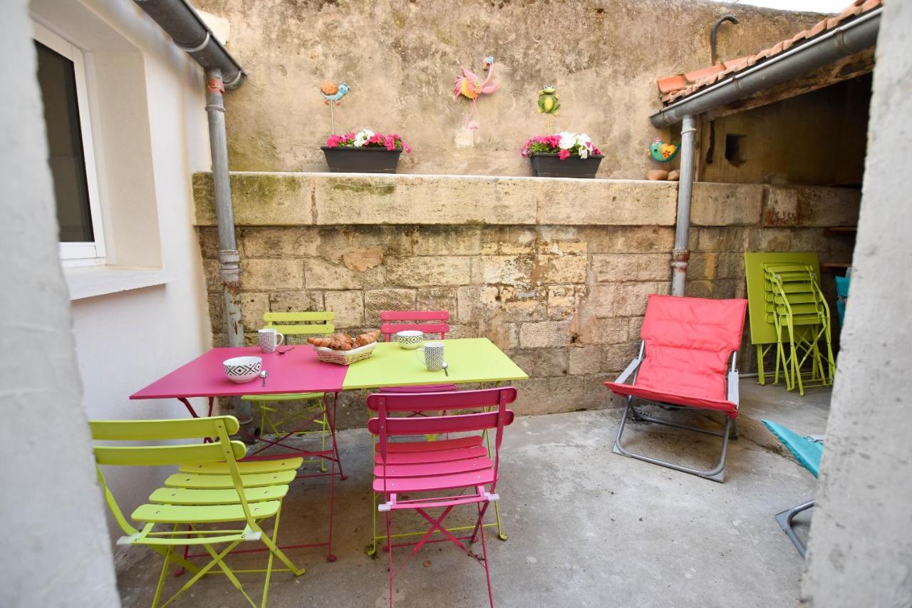 Felibrige - Clim - Cour Villa Arles Exterior photo
